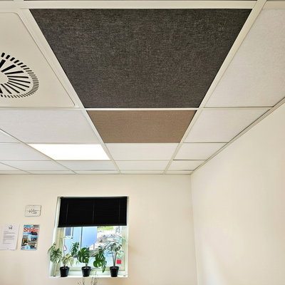 SilentDirect PES Fabric 592x592 -äänieriste, tummanharmaa, asennettu alakattoon