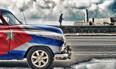 Ljuddämpande tavla - A car with a cuban flag