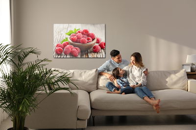 Ljuddämpande tavla - Fresh raspberries on wooden