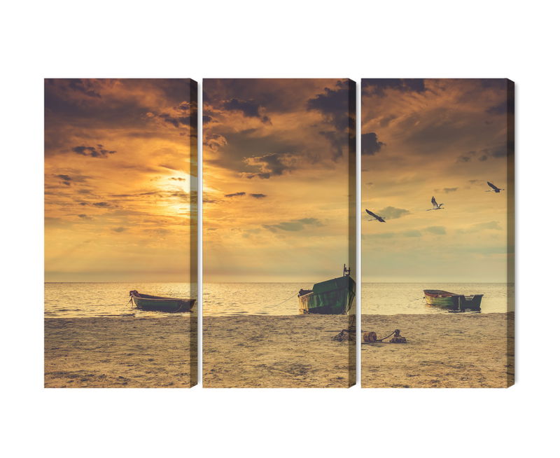 Ljuddämpande tavla - Boats on the beach at sunset