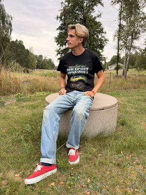 T-shirt - Too Old To Win? Bullshit.