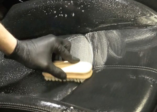 Borstar bilsäte med träborste