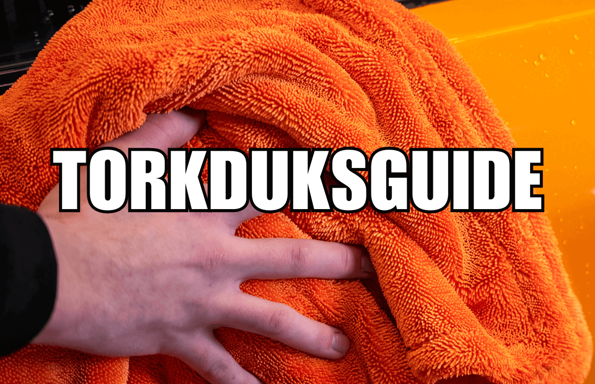 hand som torkar med tjock mikrofiberduk