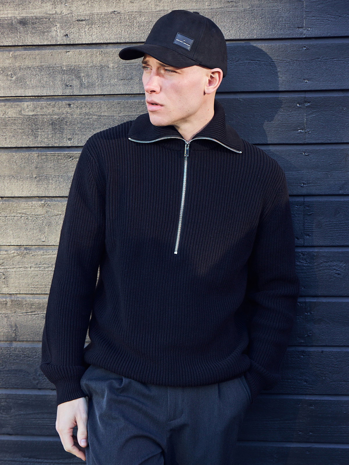 Ceasar Half Zip Knit Black (XL)