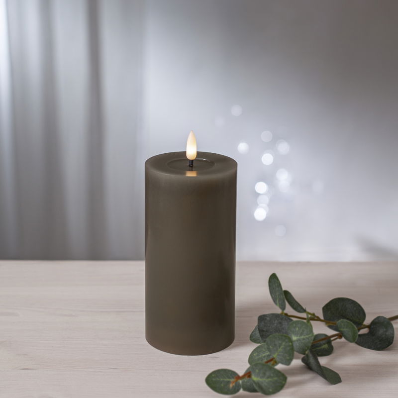 Blockljus Flamme Flow Mörkbrun / Mullvad 17,5cm Blockljus Flamme Flow Mörkbrun / Mullvad 17,5cm