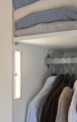 Dimbar LED-lampa med ljus- och rörelsesensor