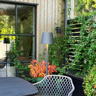 Golvlampa Sofy 140cm 8W 870lm 2700K Dimbar LightsOn Garden Plug & Play