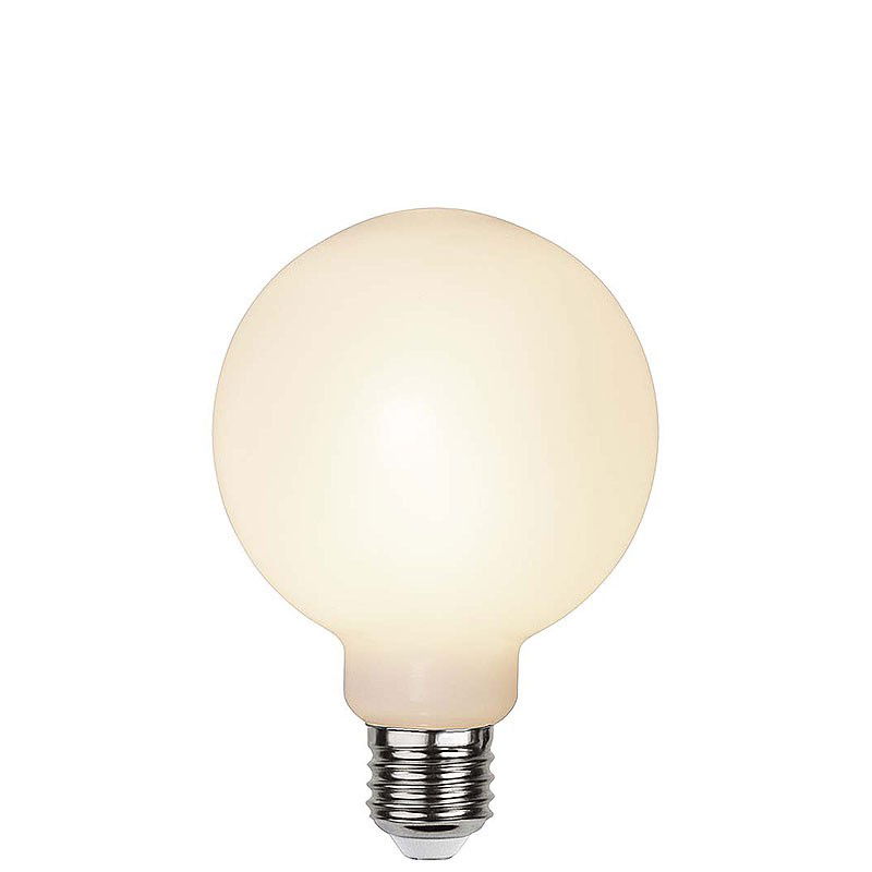 Globlampa Ø95 Filament Opal LED 1,2W 85lm E27 Polykarbonat Globlampa Ø95 Filament Opal LED 1,2W 85lm E27 Polykarbonat