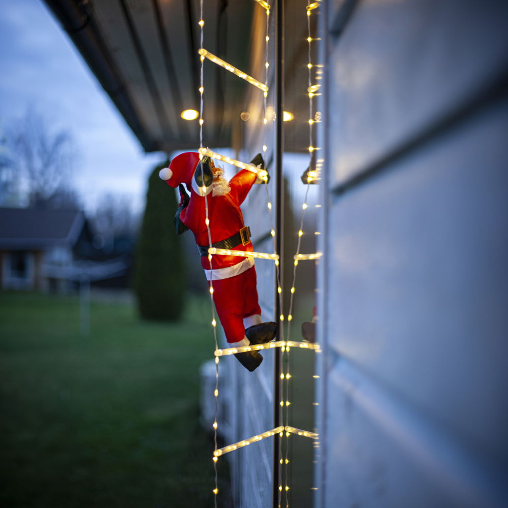 Ladde Klättrande Tomte på stage Utomhus Ladde Klättrande Tomte på stage Utomhus
