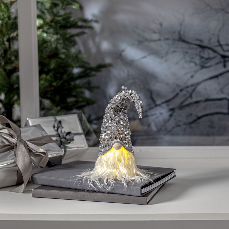 Juldekoration Joylight Tomte med Silverpaljetter 32cm Batteri Juldekoration Joylight Tomte med Silverpaljetter 32cm Batteri
