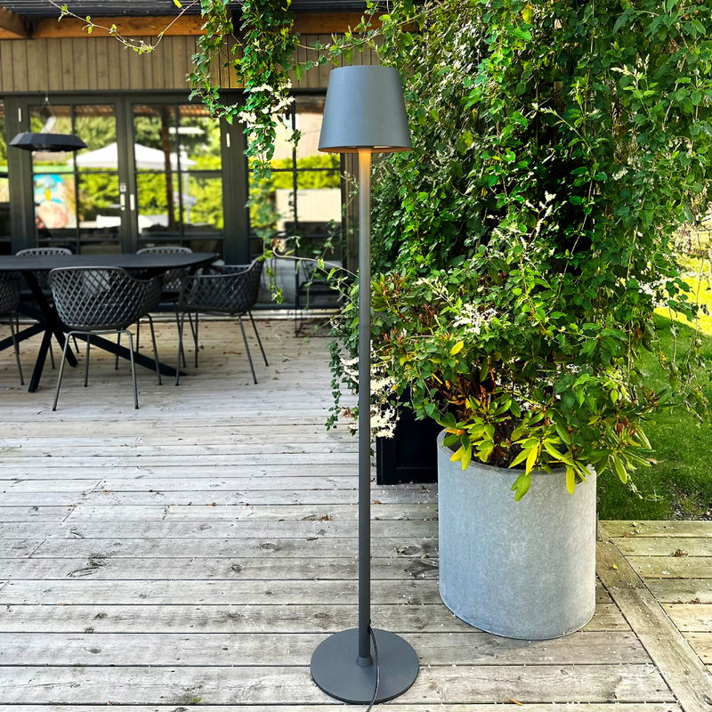 Golvlampa Sofy 140cm 8W 870lm 2700K Dimbar LightsOn Garden Plug & Play