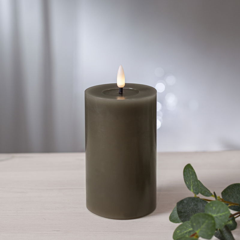 Blockljus Flamme Flow Mörkbrun / Mullvad  15cm Blockljus Flamme Flow Mörkbrun / Mullvad  15cm