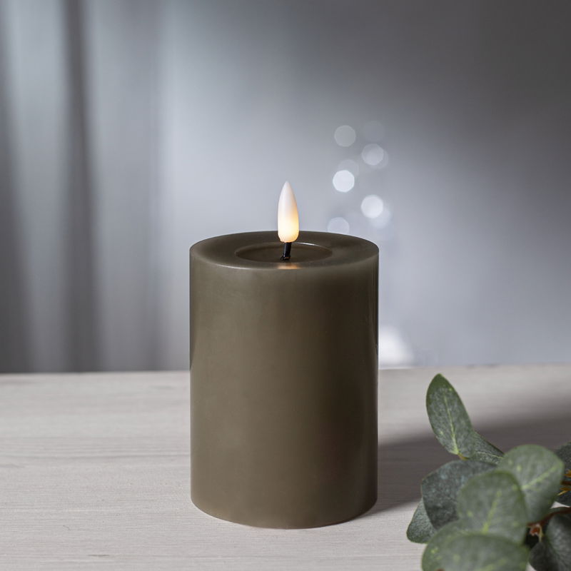 Blockljus Flamme Flow Mörkbrun / Mullvad 12,5cm Blockljus Flamme Flow Mörkbrun / Mullvad 12,5cm