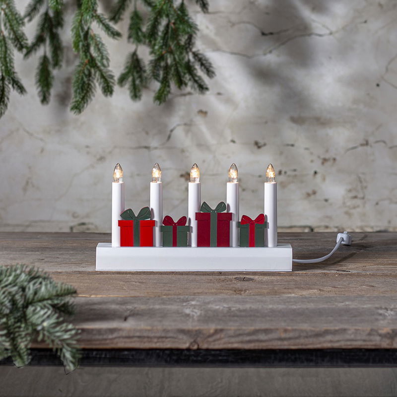 Ljusstake Julia vit 5-armad med julklappar