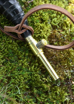 Kruthorn med Mässingsspänne och Läderrem - Original Fynd