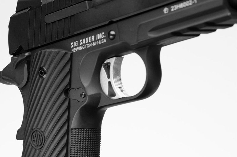 Sig Sauer 1911 Tacops Co2 Pistol 4,5mm BB med Blow Back (Licensfri,18 år)