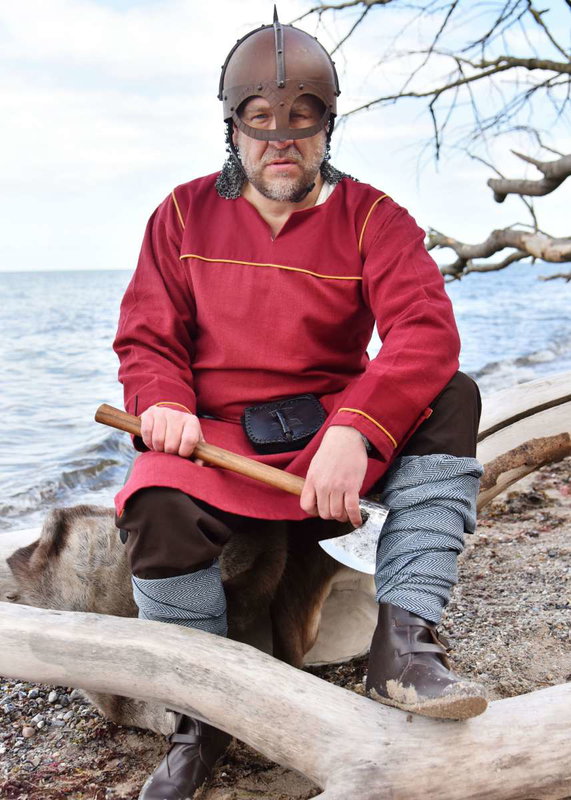 Gjermundbu Viking hjälmen med nitad aventail, 2 mm stål