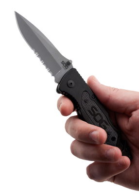 SOG Escape - räddningskniv med sågtandat blad