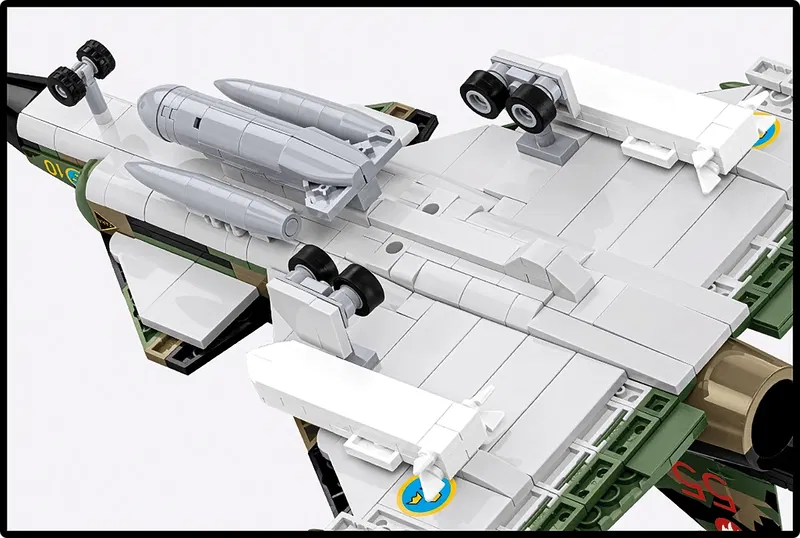 Cobi-5911 Saab AJS37 Viggen stridsflygplan med Tre kronor märkning - 910 byggblock