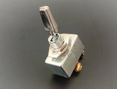 Strömbrytare 50A 12V "ON-OFF-ON"