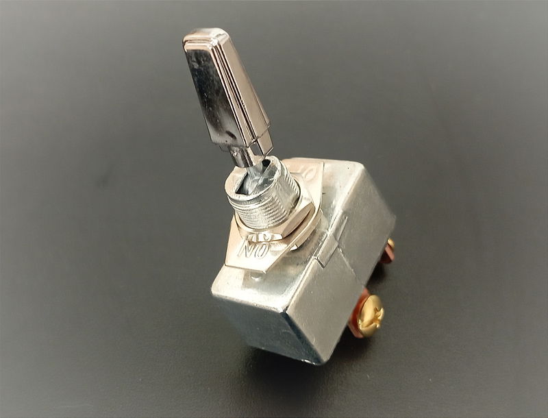 Strömbrytare 50A 12V "ON-OFF-ON"