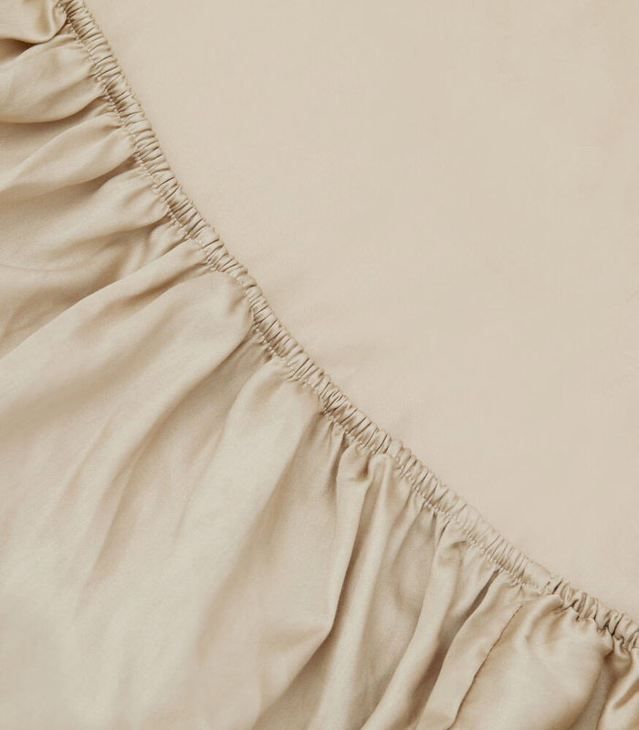 tenant-sync-420057-03-pullonsatin-closeup-ed4b045a