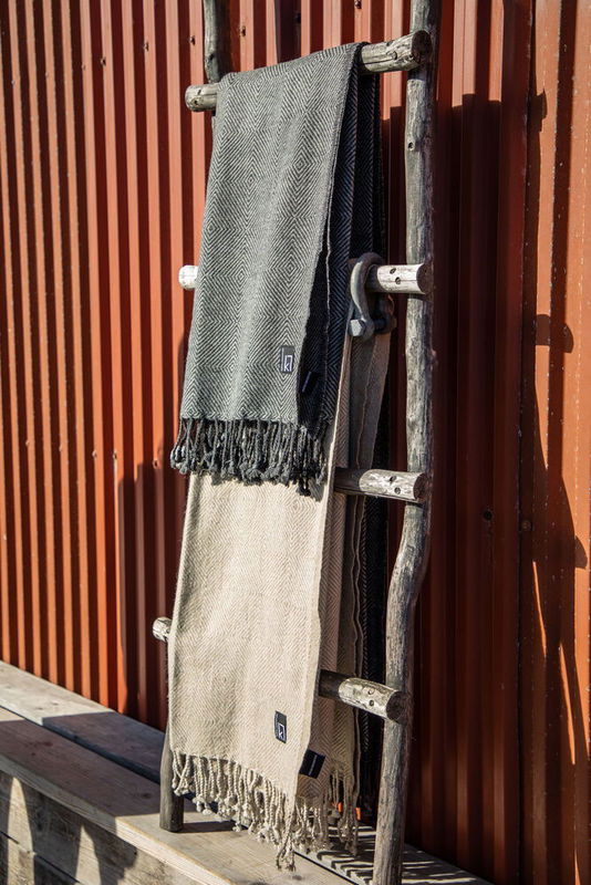Pläd Kolstorp Mörkgrå 130x170 cm Kosta Linnewäfveri tenant-sync-78bIEzn6TRda8js1759407540
