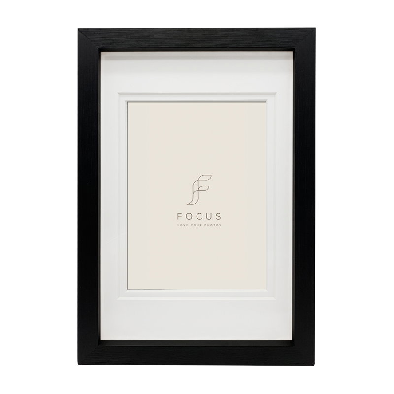 Focus Dahlia Svart 24x30 (PP18x24)