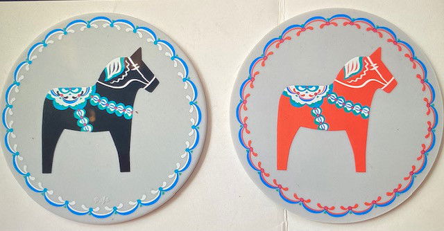 Glasunderlägg - Dalahäst vändbar röd/svart med bård