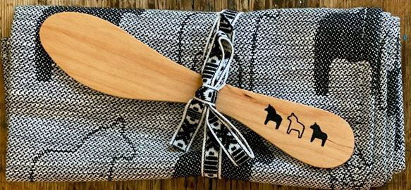 Set med handduk och smörkniv motiv Dalahäst