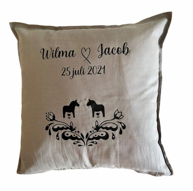 Kärlekskudden - kuddfodral 50x50 cm för dop, student och bröllop