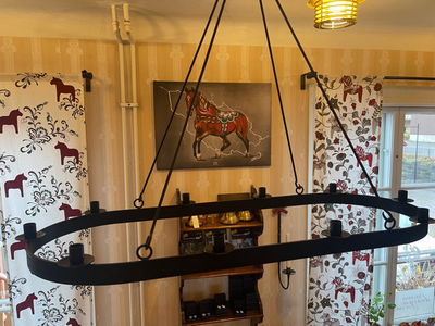 Ljuskrona i linoljebränt järnsmide 10 ljus