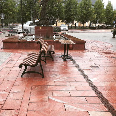 Flammade plattor av Älvdalskvartsit lämpliga för uteplats