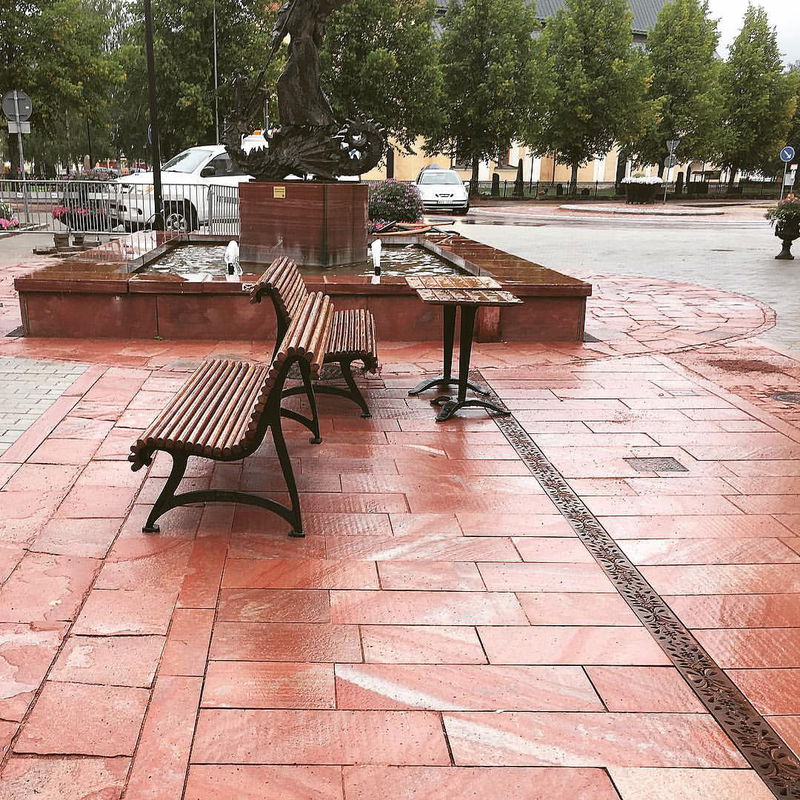 Flammade plattor av Älvdalskvartsit lämpliga för uteplats