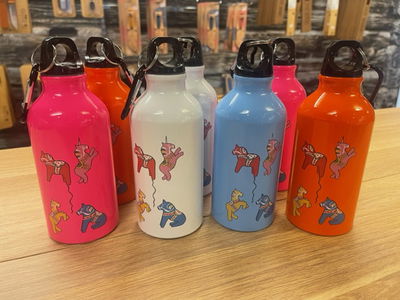 Aluminuimflaska 0,4 liter - Lekfulla dalahästar