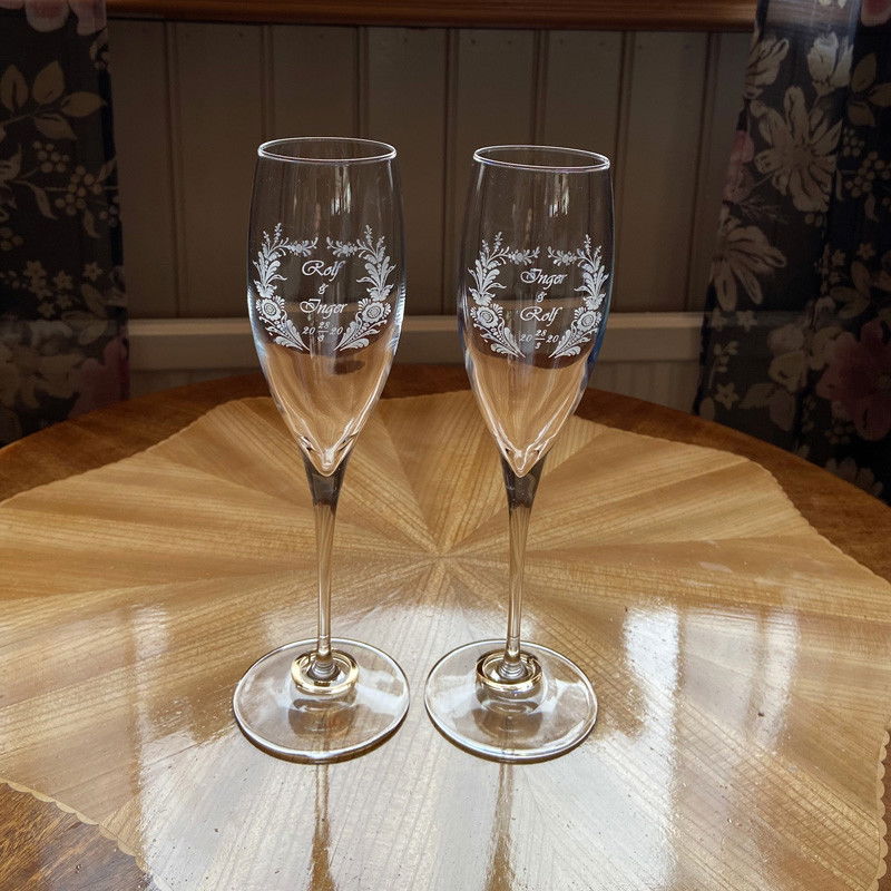 Bröllopsglas - Champagneglas 26 cl med gravyr/pris per par