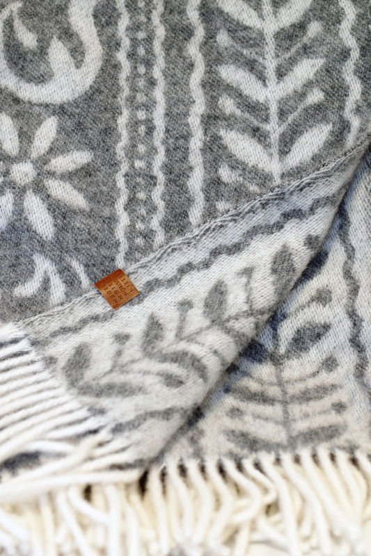 Pläd - "Anno 1862" mönster från handtryckt tapet från Dalarna