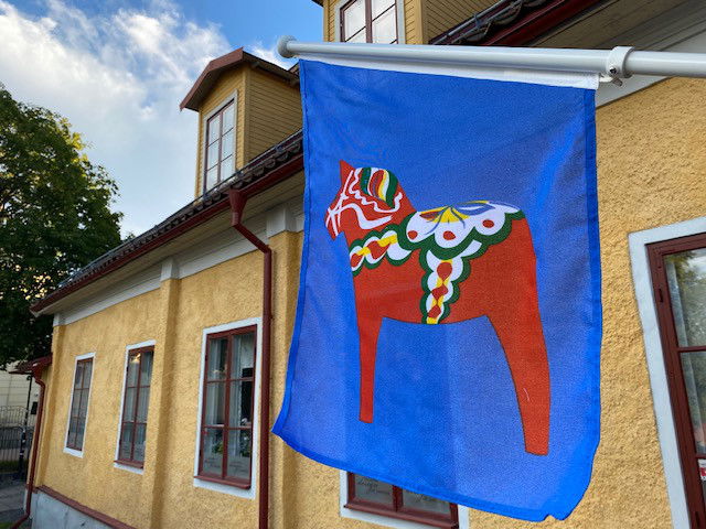 Façade flag - Dala horse