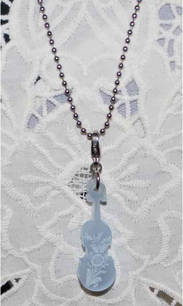 Charm - Violin with gourd engraving