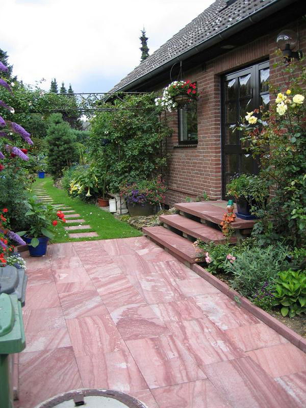 Flammade plattor av Älvdalskvartsit lämpliga för uteplats