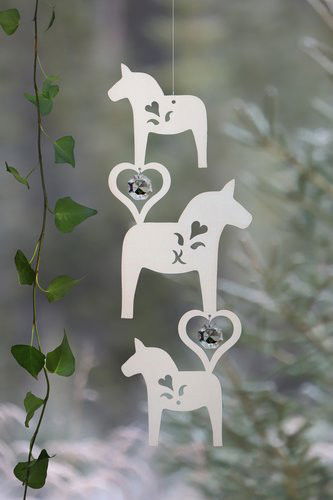 Fönstersmycke "Dalahästar Trio" med glasprismor