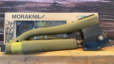 Outdoor Kit MG Grönt, set med kniv och yxa