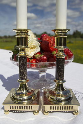 Exklusiv ljusstake i mässing och blybergsporfyr, höjd 180 alt 230 mm