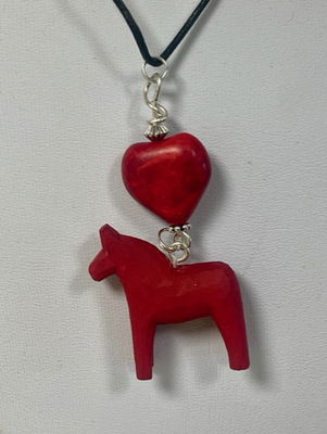 Halsband - 3 cm dalahäst och  hjärta av sten