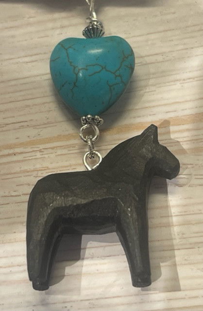 Halsband - 3 cm dalahäst och  hjärta av sten