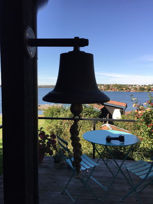 Skeppsklocka höjd 30 cm diameter 30 cm vikt ca 12kg