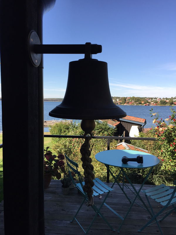 Skeppsklocka höjd 30 cm diameter 30 cm vikt ca 12kg