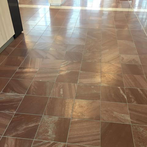 Golvplattor av älvdalskvartsit slipad yta