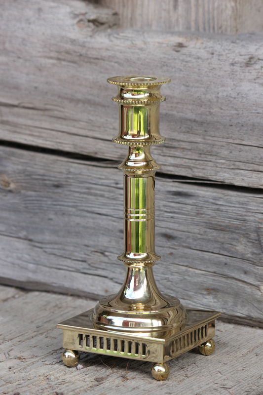 Ljusstake i mässing , höjd 180 mm