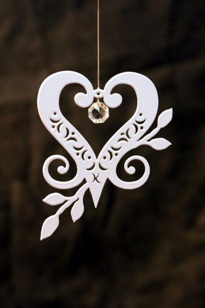 Hängsmycke - Sofiahjärtat vit - En hyllning till Prinsessan Sofia